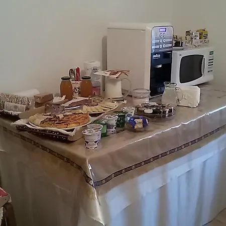 לינה וארוחת בוקר Ai Pianai 3*